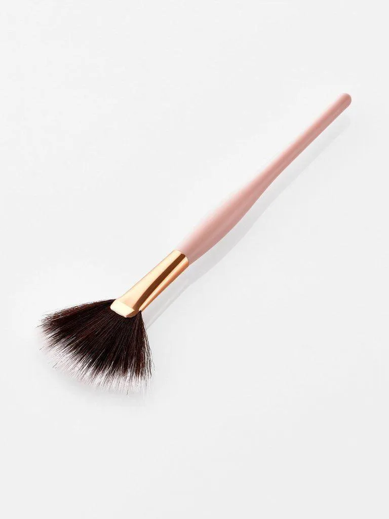 Fan Makeup Brush