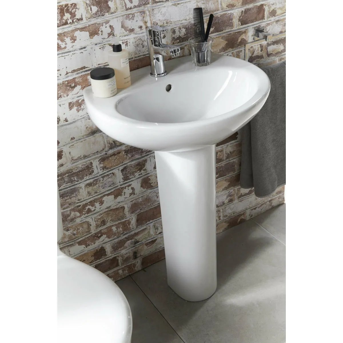 Frontline White Xclusive 550mm Full Pedestal Basin - 1 Tap Hole