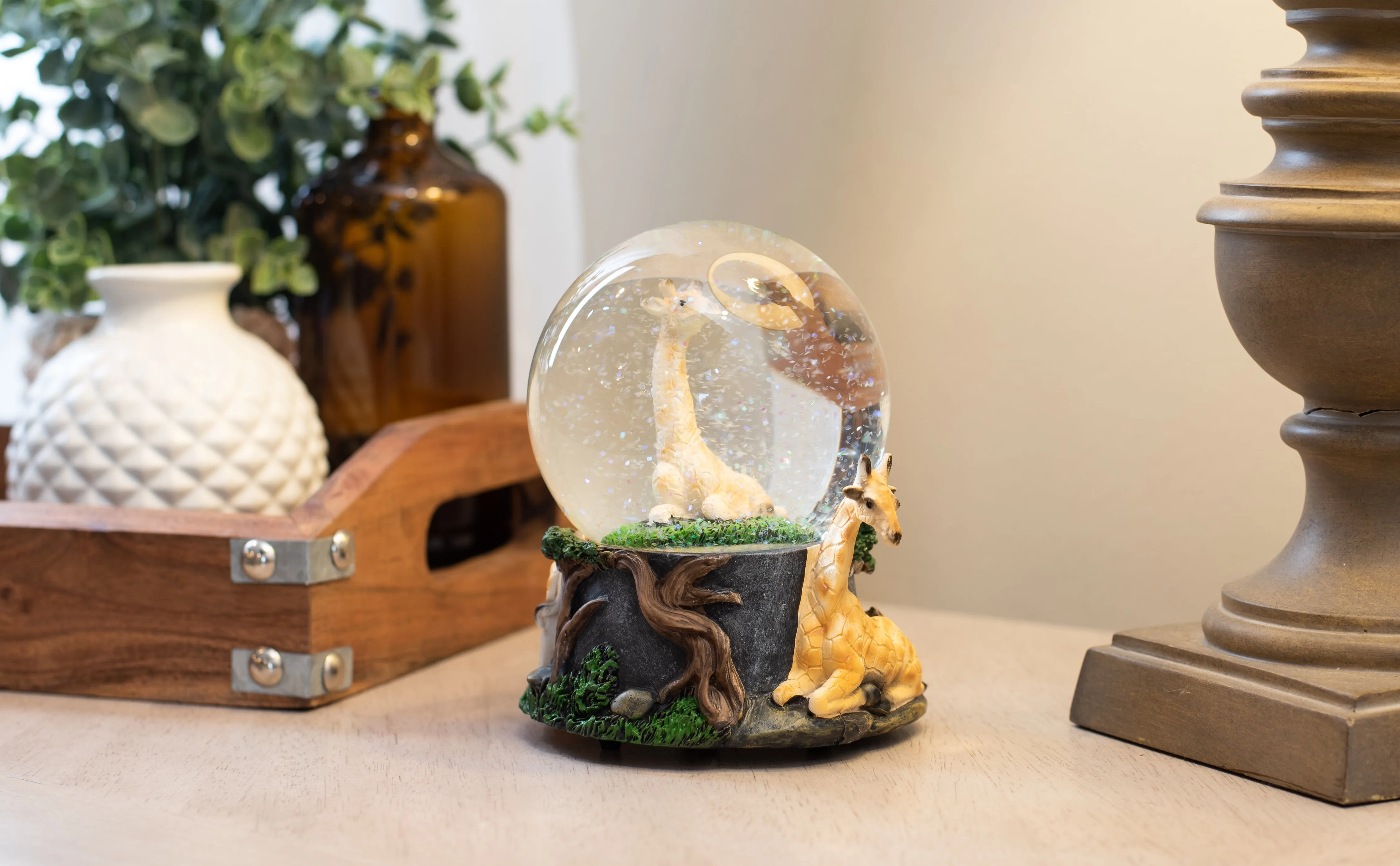 Giraffe Friend Couple 100MM Musical Snow Globe Plays Tune Born Free