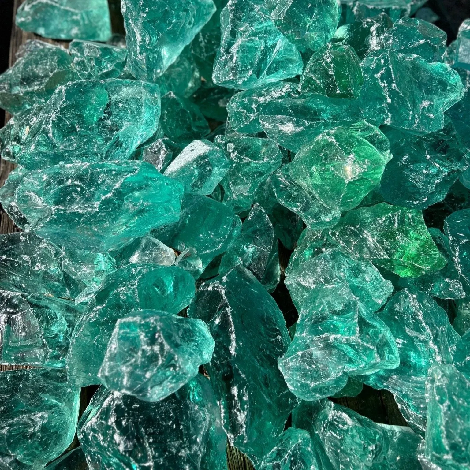 Large Slag Glass Chunks Cullet Glass Sold In Bulk Blue Green Recycled Glass For Landscaping