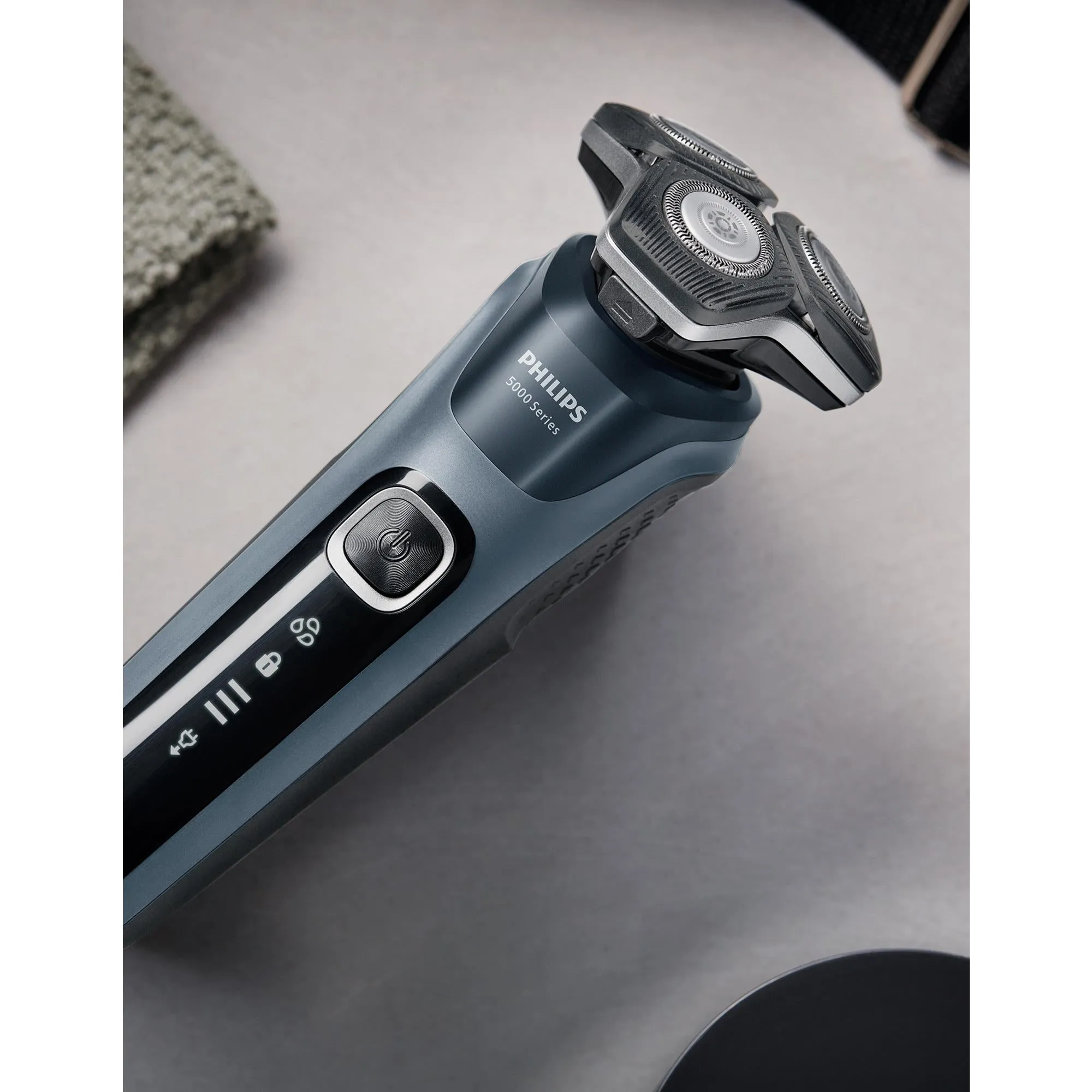 Philips Shaver Series 5000 SkinIQ Wet & Dry Electric Shaver