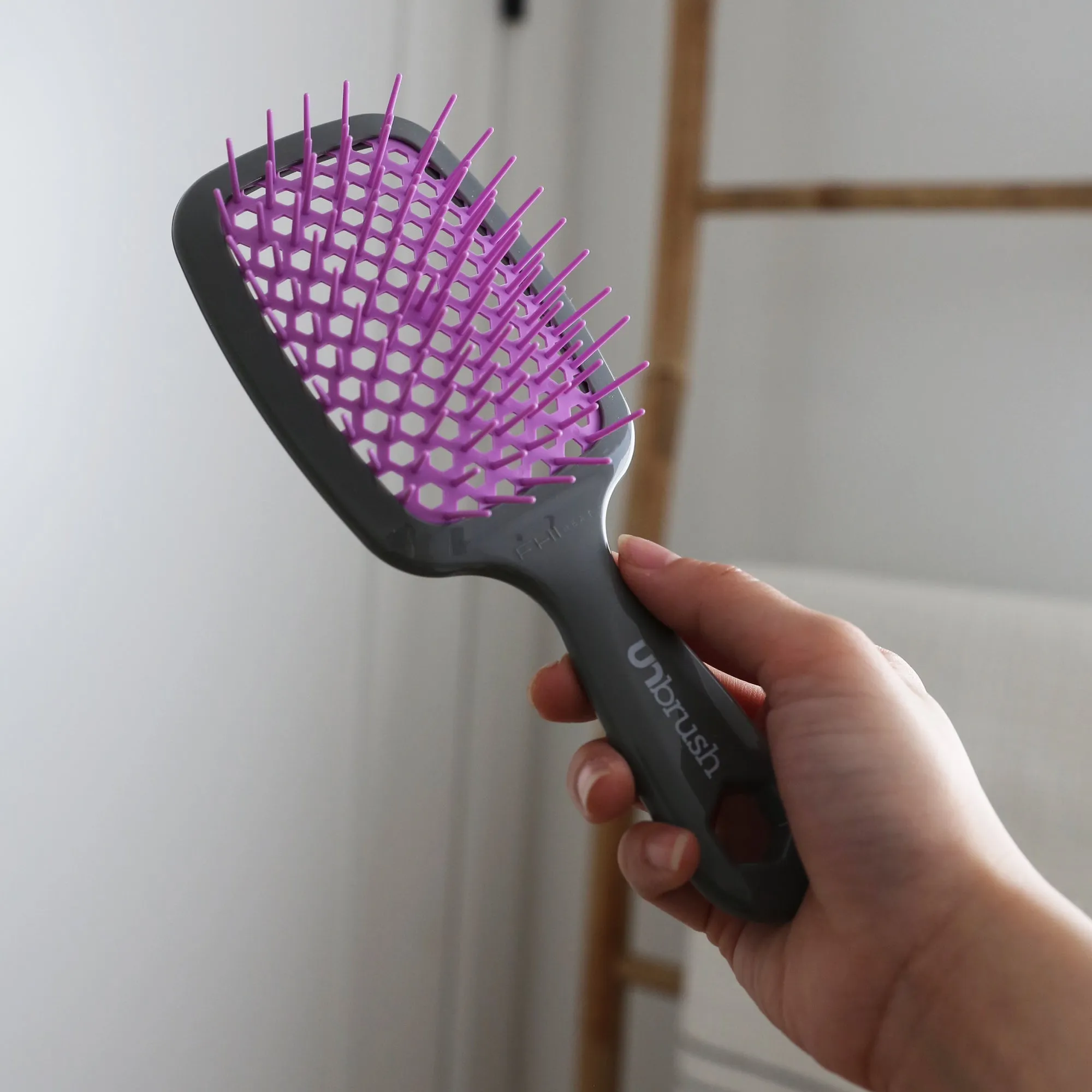 UNBRUSH DETANGLING HAIR BRUSH - ORCHID